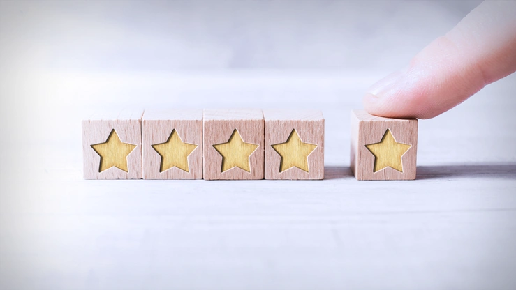 Fünf Sterne Rating in Würfelform