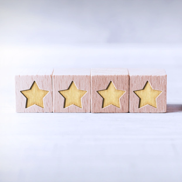Fünf Sterne Rating in Würfelform